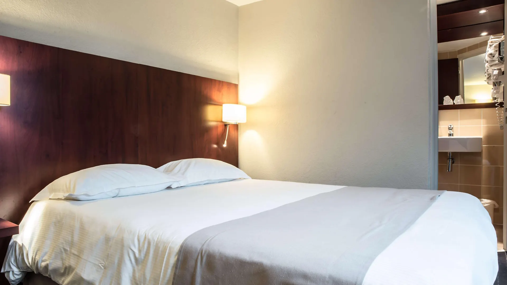 Kyriad Saint-Malo Dinard La Richardais 3*,  France